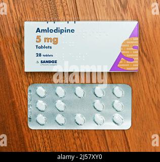 Fotografia della confezione di compresse di Amlodipine 5mg. 28 compresse. Sandoz è un'azienda Novartis. Foto Stock