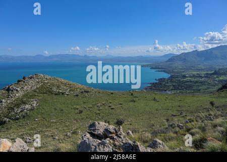 Costa di Pizzo des Corvo nella Riserva Naturale dello Zingaro, Golfo di Castellammare, Sicilia, Italia Foto Stock