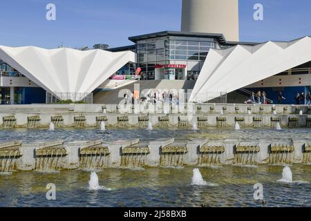 Cascate, piedistallo, torre della televisione, Alexanderplatz, Mitte, Berlino, Germania Foto Stock