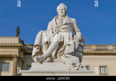 Monumento Alexander von Humboldt, edificio principale, Università di Humboldt, Unter den Linden, Mitte, Berlino, Germania Foto Stock