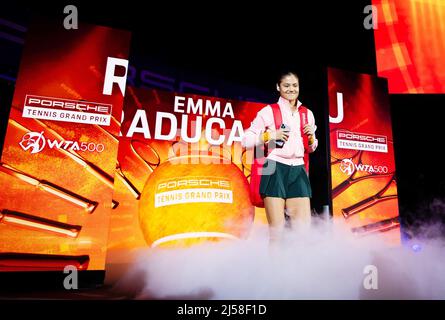 Stoccarda, Germania, 20/04/2022, Emma Raducanu di Gran Bretagna prima del primo round contro Storm Sanders of Australia al torneo di tennis Porsche Tennis Grand Prix WTA 500 del 20 aprile 2022 2022 presso la Porsche Arena di Stoccarda, Germania - Foto: Rob Prange/DPPI/LiveMedia Foto Stock