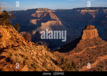 Scendendo verso ONEILL Butte lungo il South Kaibab Trail Foto Stock