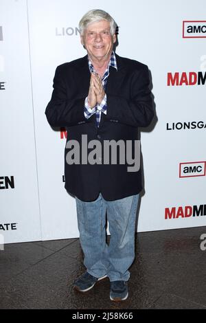 **FOTO DEL FILE** Robert Morse è scomparso. LOS ANGELES, CA - 20 MARZO: Robert Morse alla stagione 'Mad Men' 6 Los Angeles Premiere tenuto presso la Director's Guild of America il 20 marzo 2013 a Los Angeles, California. Credit: MediaPunch Inc. Foto Stock