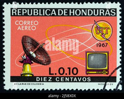 HONDURAS - CIRCA 1968: Un francobollo stampato in Honduras mostra il piatto aereo e la televisione, circa 1968. Foto Stock