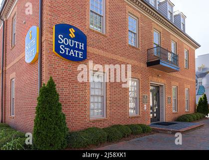 ROCK HILL, SC, USA-10 APRILE 2022: South state Bank, vista frontale diagonale e segnaletica. Foto Stock