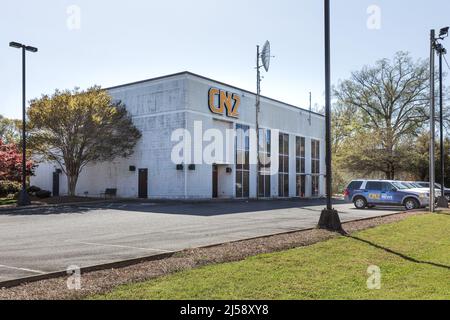 ROCK HILL, SC, USA-10 APRILE 2022: Comporium, CN2, cable news building, con antenna parabolica. Foto Stock