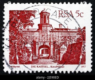 SUD AFRICA - CIRCA 1982: Un francobollo stampato in Sudafrica mostra Die Kasteel, Kaapstad, il Castello di buona speranza è la più antica costruzione coloniale sopravvissuta Foto Stock