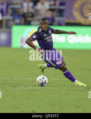 Orlando, FL: Il centrocampista di Orlando City Sebas Méndez (8) fa il dribbling della palla attraverso il campo durante il terzo round della partita di calcio della Lamar Hunt U.S Cup, ag Foto Stock