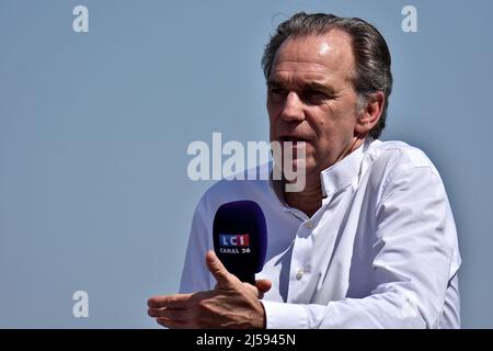 Marsiglia, Francia. 16th Apr 2022. Il Presidente del Consiglio Regionale della Provenza-Alpi-Côte Costa Azzurra (PACA) Renaud Muselier ha visto durante l'incontro politico di Emmanuel Macron. Il Presidente francese Emmanuel Macron candidato all'elezione presidenziale della "la Republique en Marche" (LREM) ha avuto un incontro pubblico a Marsiglia. Il secondo turno delle elezioni presidenziali francesi si svolgerà il 24 aprile. (Foto di Gerard Bottino/SOPA Images/Sipa USA) Credit: Sipa USA/Alamy Live News Foto Stock