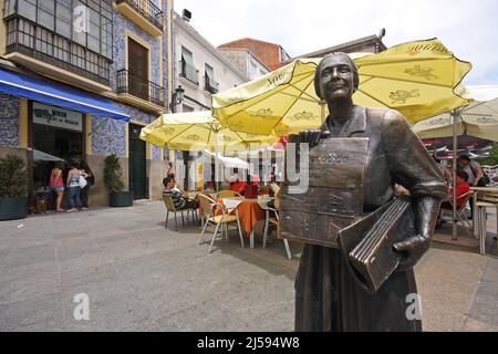 Scultura in Plaza de San Juan a Caceres, Estremadura, Spagna Foto Stock