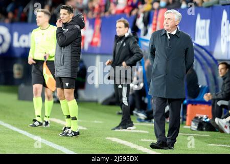 Pamplona, Spagna. 20th Apr 2022. Carlo Ancelotti (allenatore; Real Madrid) durante la partita spagnola la Liga Santander tra CA Osasuna e Real Madrid CF al Sadar Stadium. Punteggio finale: CA Osasuna 1-3 Real Madrid CF (Foto di Fernando Pidal/SOPA Images/Sipa USA) Credit: Sipa USA/Alamy Live News Foto Stock