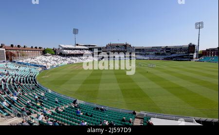 21 aprile 2022, Londra, Regno Unito. Il Kia Oval come Surrey si prende sul Somerset nel campionato della contea al Kia Oval, il primo giorno. David Rowe/Alamy Live News. Foto Stock