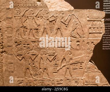 Frammento di muro dalla Tomba di Sarbahetep e Neferkhaw - rituale- calcare - 2100 - 1940 a.C. e Mid Kingdom - Herakleopolis Magna - Ihnasya el-Medina Foto Stock