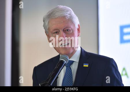 L'ex presidente degli Stati Uniti Bill Clinton partecipa a una conferenza stampa per annunciare la pubblicazione del nuovo "Empire Building Playbook: A Guide to Low Carbon Re Foto Stock