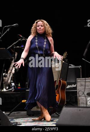 Aprile 20, 2022, Virginia Beach, Virginia, USA: AMY HELM porta alcuni folk e blues per la gente al Sandler Center in Virginia Beach, Virginia 20 Aprile 2022.Â© Jeff Moore (Credit Image: © Jeff Moore/ZUMA Press Wire) Foto Stock