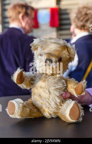 Hammersmith, Londra, Regno Unito. 21st Aprile, 2022.TIME LORDS TO TOP OF THE POPS: Una celebrazione della BBC Television made at Riverside Studios. Gioca a "Little Ted" di Scholl per un centinaio di anni della British Broadcasting Corporation. La mostra fotografica "Time Lords to Top of the Pops: A Celebration of BBC Television Made at Riverside Studios" sarà aperta dal 21st aprile al 24th luglio 2022. Amanda Rose/Alamy Live News Foto Stock