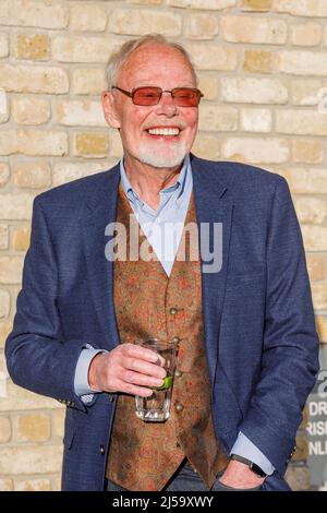 Hammersmith, Londra, Regno Unito. 21st Aprile, 2022.TIME LORDS TO TOP OF THE POPS: Una celebrazione della BBC Television made at Riverside Studios. 'Whispering' Bob Harris, che segna cento anni della British Broadcasting Corporation. La mostra fotografica "Time Lords to Top of the Pops: A Celebration of BBC Television Made at Riverside Studios" sarà aperta dal 21st aprile al 24th luglio 2022. Amanda Rose/Alamy Live News Foto Stock