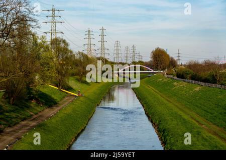 Il fiume Emscher, ex fiume delle acque reflue, dopo la ricostruzione di Emscher, a Oberhausen, NRW, Germania, Foto Stock