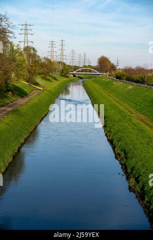 Il fiume Emscher, ex fiume delle acque reflue, dopo la ricostruzione di Emscher, a Oberhausen, NRW, Germania, Foto Stock