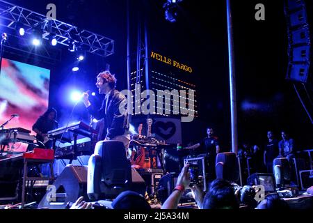 La band di Alt Rock Passion Pit si esibisce al festival musicale del deserto di Neon a El Paso, Texas. Foto Stock