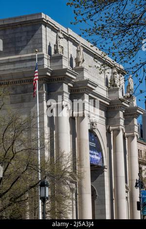 L'ingresso al Museo Americano di Storia Naturale dopo la rimozione della Statua Equestre di Theodore Roosevelt, New York City, USA 2022 Foto Stock