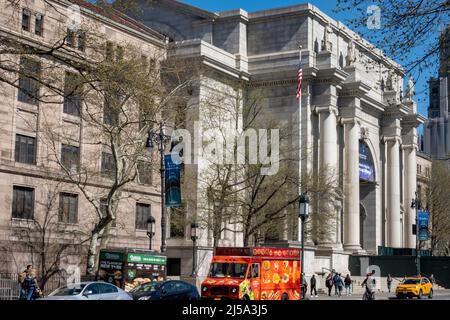 L'ingresso al Museo Americano di Storia Naturale dopo la rimozione della Statua Equestre di Theodore Roosevelt, New York City, USA 2022 Foto Stock