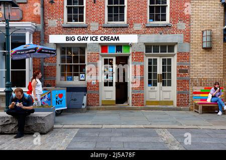 Big Gay Ice Cream Shop, 207 Front St, New York, foto di fronte al negozio di New York di una gelateria con servizio soft nel South Street Seaport. Foto Stock