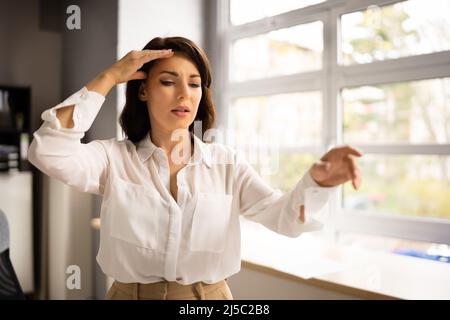 Vertigini BPPV disordini vestibolari. Neurite dell'equilibrio della testa Foto Stock