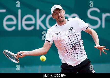 Belgrado, Serbia, 20th aprile 2022. John Millman d'Australia torna contro Miomir Kecmanovic di Serbia durante il terzo giorno del torneo ATP 250 del Serba Open al Novak Tennis Center di Belgrado, in Serbia. Aprile 20, 2022. Credit: Nikola Krstic/Alamy Foto Stock