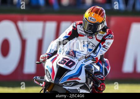 Assen, Paesi Bassi. 22nd Apr 2022. 22nd aprile 2022. Assen, Paesi Bassi. ASSEN - Michael van der Mark (NED) sulla sua BMW durante le prove libere per il Campionato Mondiale Superbike al TT Circuit Assen. ANP VINCENT JANNINK Credit: ANP/Alamy Live News Credit: ANP/Alamy Live News Foto Stock