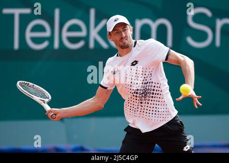 Belgrado, Serbia, 20th aprile 2022. John Millman d'Australia torna contro Miomir Kecmanovic di Serbia durante il terzo giorno del torneo ATP 250 del Serba Open al Novak Tennis Center di Belgrado, in Serbia. Aprile 20, 2022. Credit: Nikola Krstic/Alamy Foto Stock