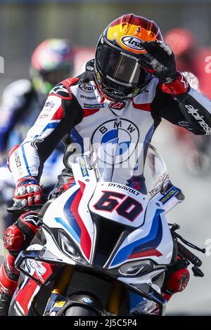 Assen, Paesi Bassi. 22nd Apr 2022. 22nd aprile 2022. Assen, Paesi Bassi. ASSEN - Michael van der Mark (NED) sulla sua BMW durante le prove libere per il Campionato Mondiale Superbike al TT Circuit Assen. ANP VINCENT JANNINK Credit: ANP/Alamy Live News Credit: ANP/Alamy Live News Foto Stock