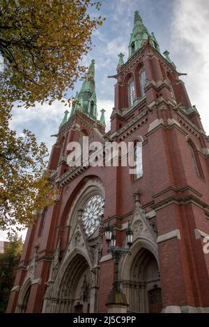 La chiesa di San Giovanni, Helsinki, Finlandia, è un'imponente chiesa neogotica in pietra della fine del 19th, famosa per i concerti classici. Foto Stock