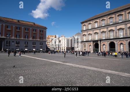 Edifici storici nel centro di Napoli Foto Stock