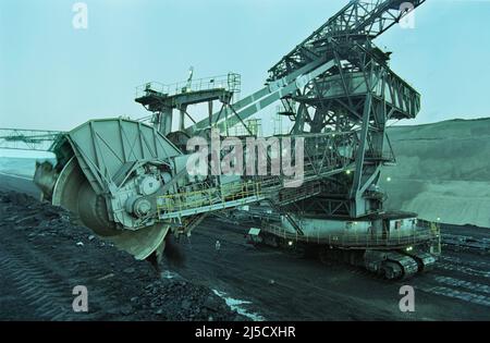 Cottbus, DEU, 31.01.1997 - Lignite escavatore di Laubag in funzione della miniera a cielo aperto Jaenschwalde. [traduzione automatizzata] Foto Stock