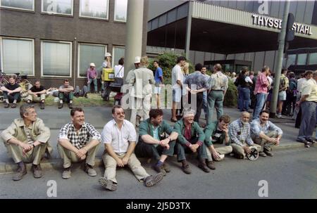 Duisburg, 18 giugno 1996 - Steelworkers allo sciopero di avvertimento IG Metall presso Thyssen Stahl AG a Duisburg. [traduzione automatizzata] Foto Stock