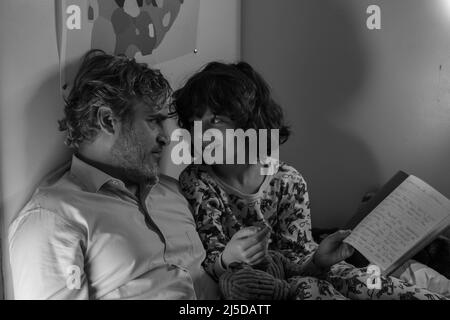 C'mon c'mon anno : 2021 USA regista : Mike Mills Joaquin Phoenix, Woody Norman Foto Stock