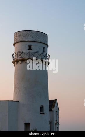 L'iconico faro di Old Hunstanton al tramonto. Foto Stock