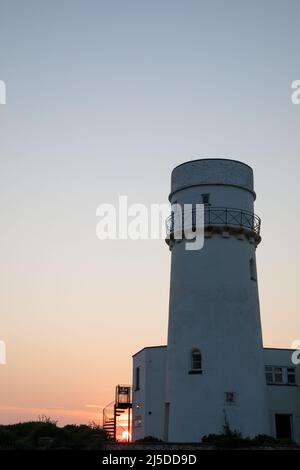 L'iconico faro di Old Hunstanton al tramonto. Foto Stock