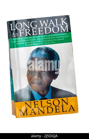 Una copia cartacea di Long Walk to Freedom un'autobiografia di Nelson Mandela scritto da Richard Stengel. Pubblicato per la prima volta nel 1994. Foto Stock