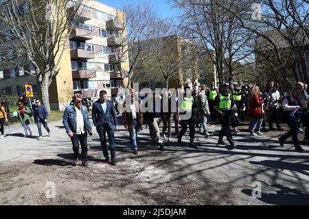 Dopo le rivolte del fine settimana di Pasqua, Jimmie Åkesson, leader del partito per i Democratici svedesi, ha visitato il distretto di Skäggetorp Linköping, in Svezia. Sul posto nella zona, ha incontrato i media e il pubblico in generale, e ha presentato una nuova proposta nel settore della politica di ​​criminal. Foto Stock