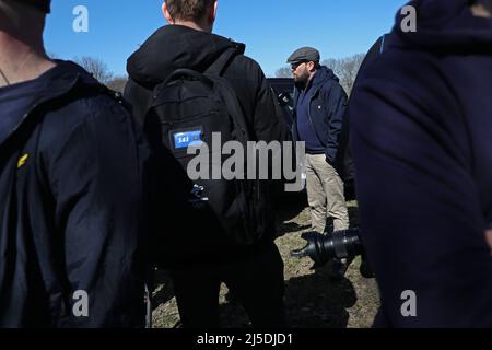 Dopo le rivolte del fine settimana di Pasqua, Jimmie Åkesson, leader del partito per i Democratici svedesi, ha visitato il distretto di Skäggetorp Linköping, in Svezia. Sul posto nella zona, ha incontrato i media e il pubblico in generale, e ha presentato una nuova proposta nel settore della politica di ​​criminal. Foto Stock