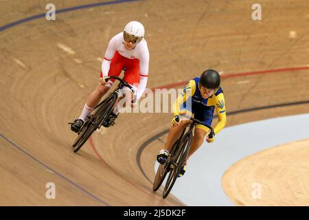 Glasgow, Regno Unito. 22nd Apr 2022. Il secondo giorno della UCI Track Nations Cup, le cicliste femminili di tutto il mondo hanno partecipato alla gara di qualificazione Women's Sprint. Credit: Findlay/Alamy Live News Foto Stock