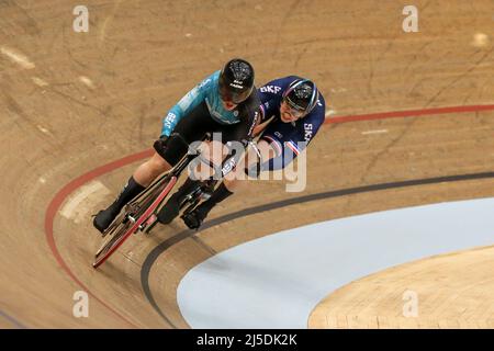 Glasgow, Regno Unito. 22nd Apr 2022. Il secondo giorno della UCI Track Nations Cup, le cicliste femminili di tutto il mondo hanno partecipato alla gara di qualificazione Women's Sprint. Credit: Findlay/Alamy Live News Foto Stock