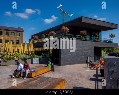 Granary Square Kings Cross London - The Lighterman Brasserie Granary Square Kings Cross London - moderno gastropub britannico Foto Stock