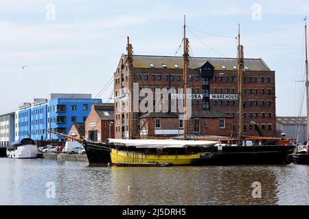 Gloucester Quay barche e piccole barche ormeggiate al molo Foto Stock