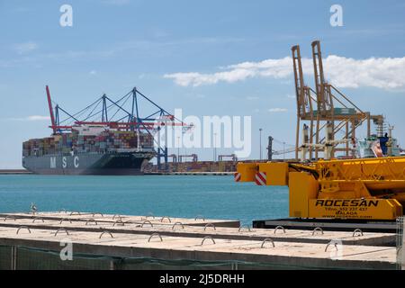 Nave container MSC nel porto di Malaga, Andalusia, Spagna. Foto Stock