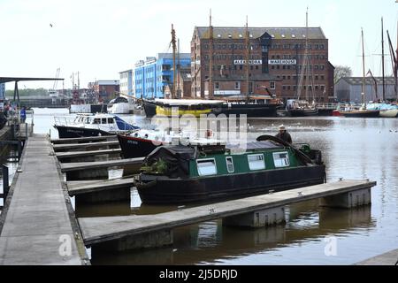 Gloucester Quay barche e piccole barche ormeggiate al molo Foto Stock