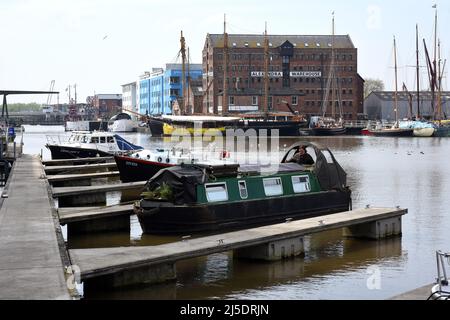 Gloucester Quay barche e piccole barche ormeggiate al molo Foto Stock