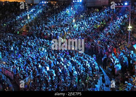 Verona, VR, Italia - 5 giugno 2017: Concerto dal vivo in Arena con molte persone con molti artisti Foto Stock